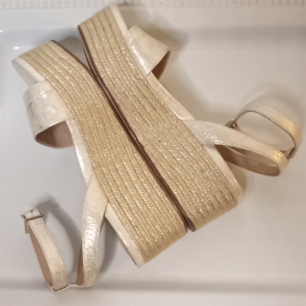 27 edit gold metallic heels